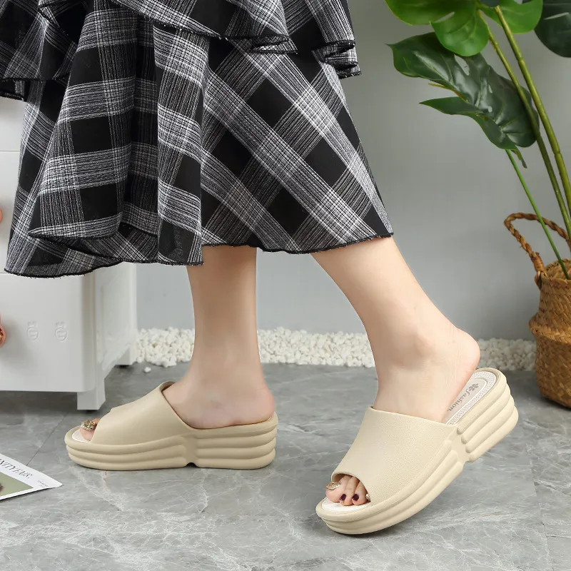 Women Fashion Simple Solid Color Thick-Soled Slippers