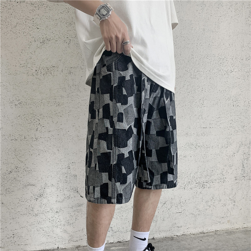 Men Casual Pattern Drawstring Waist Loose Shorts