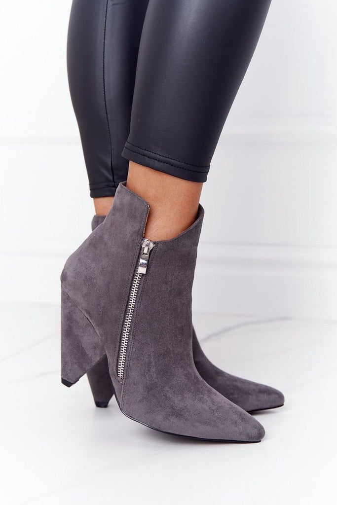 Heel boots Step in style