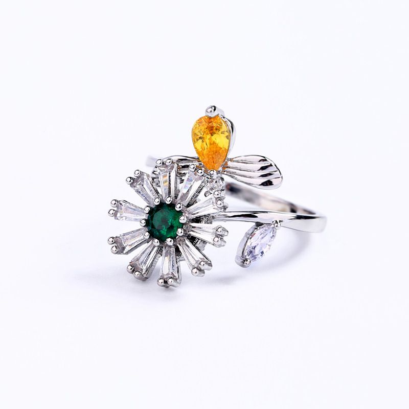Fresh Style Flower Shaped Women Crystal Ring