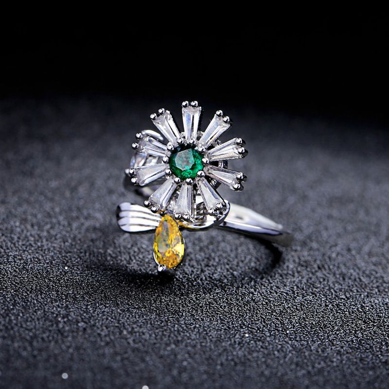 Fresh Style Flower Shaped Women Crystal Ring