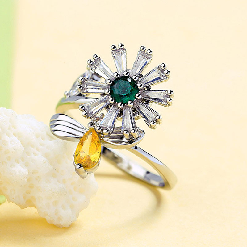 Fresh Style Flower Shaped Women Crystal Ring