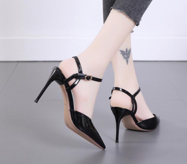 New women's sandals shoes hollow matching fashion