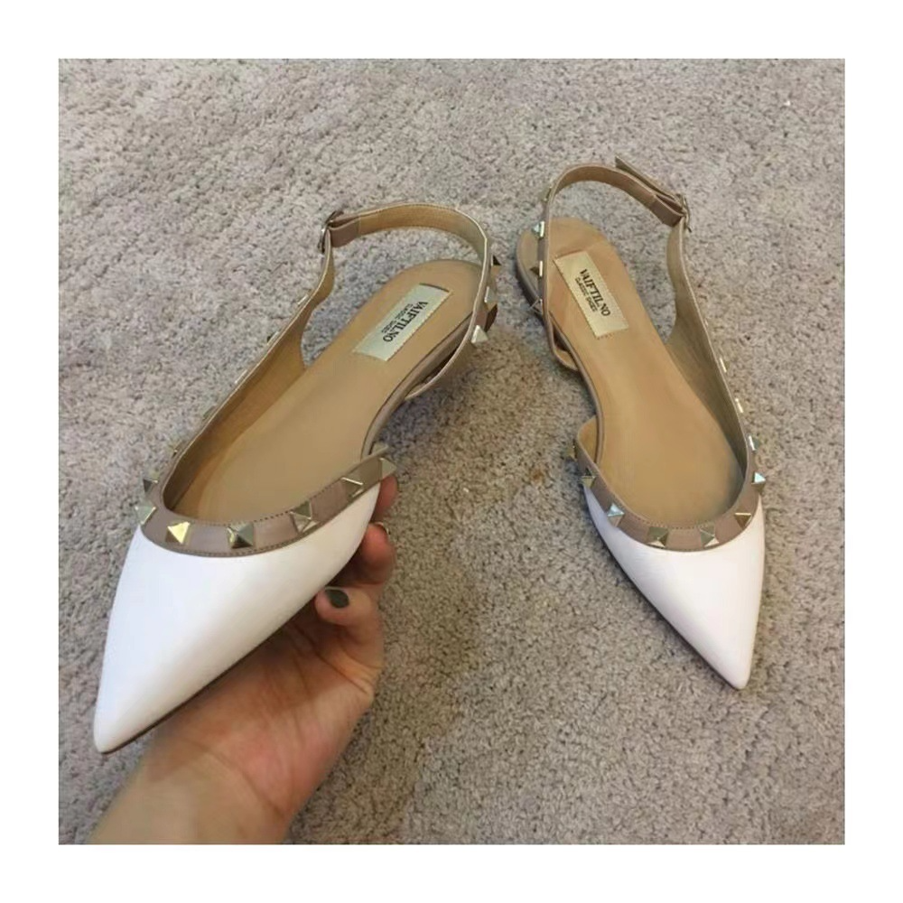 Women Fashion Casual Solid Color Rivet Pointed Toe Low Heel Sandals