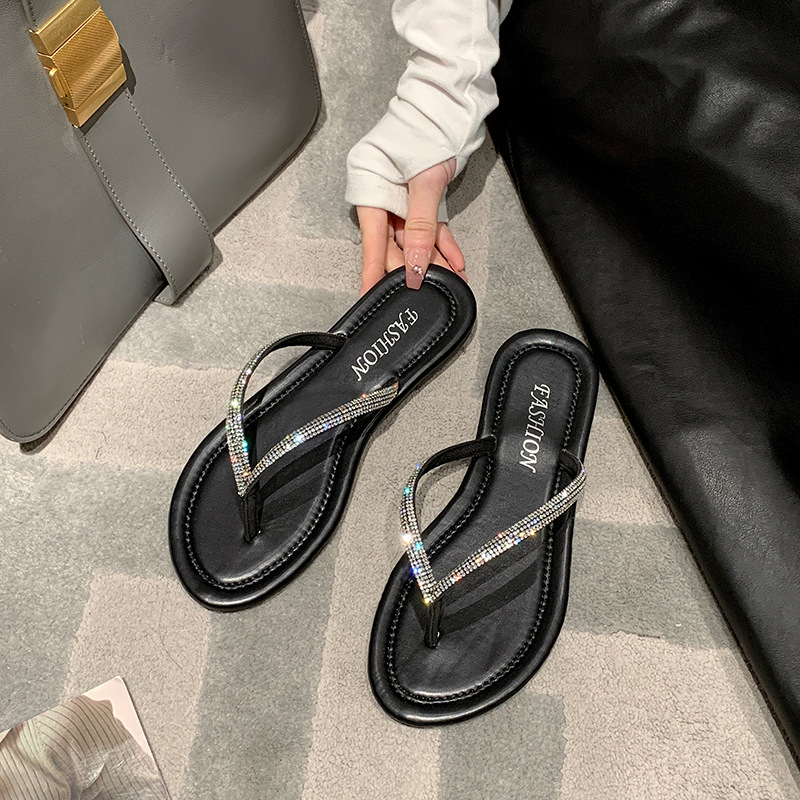 Women Plus Size Fashion Rhinestone PU Flip-Flops