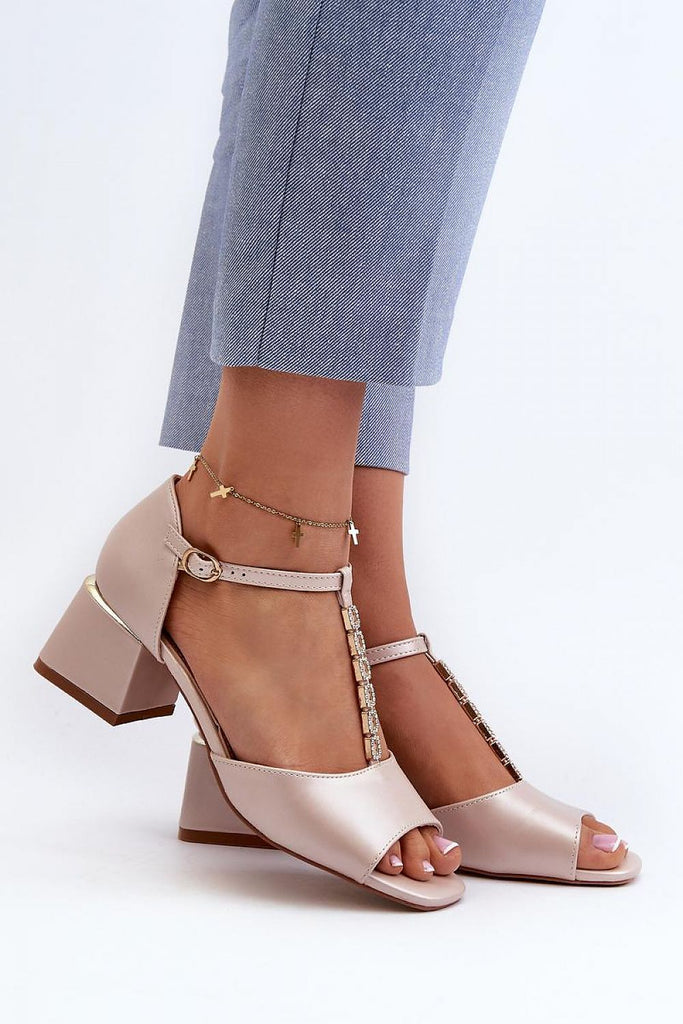 Heel sandals Step in style