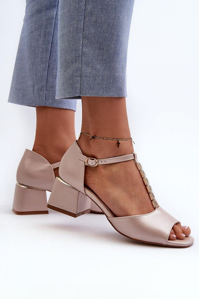 Heel sandals Step in style