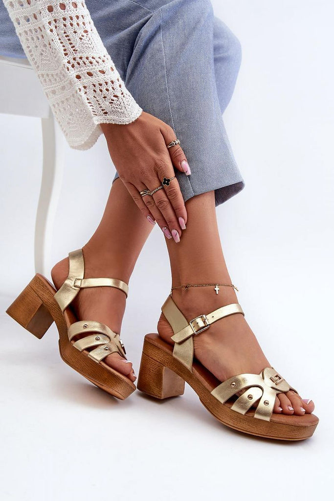 Heel sandals Step in style