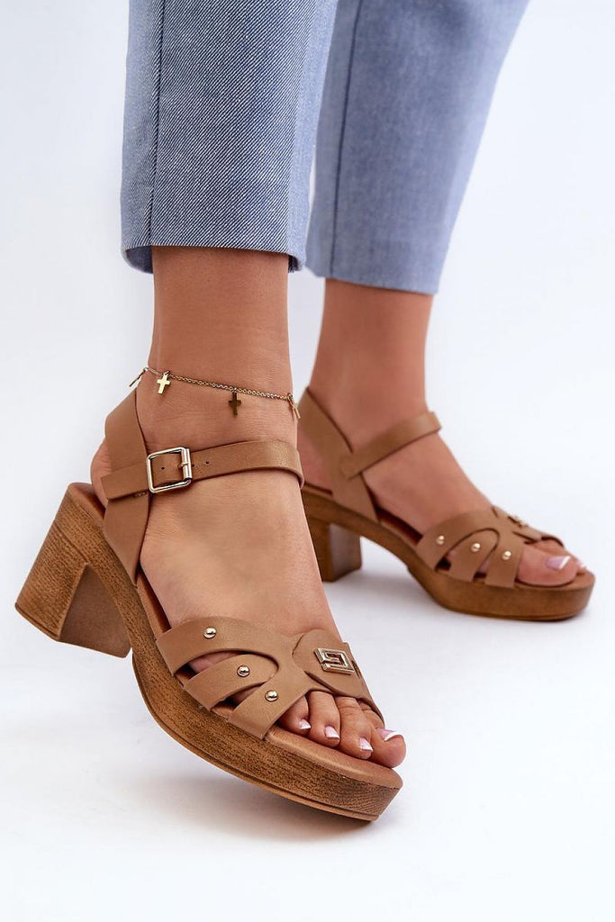 Heel sandals Step in style