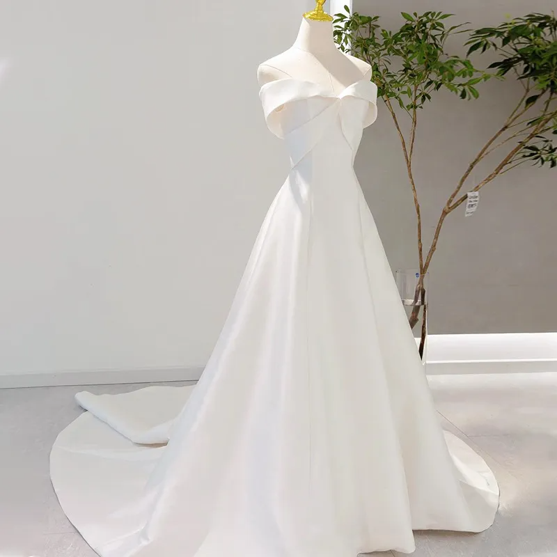 Bride Simple Temperament Long Tail One Shoulder Satin Wedding Dress