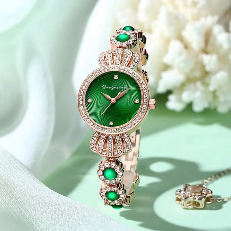 (Buy 1 Get 1) Women Fashion Creative Crown Rhinestone Quartz Watch