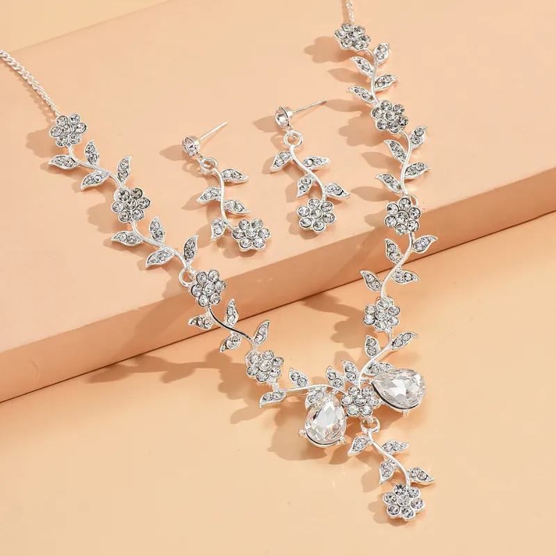 (Buy 1 Get 1) Luxury Fashion Wedding Party Rhinestone Necklace Earrings Set