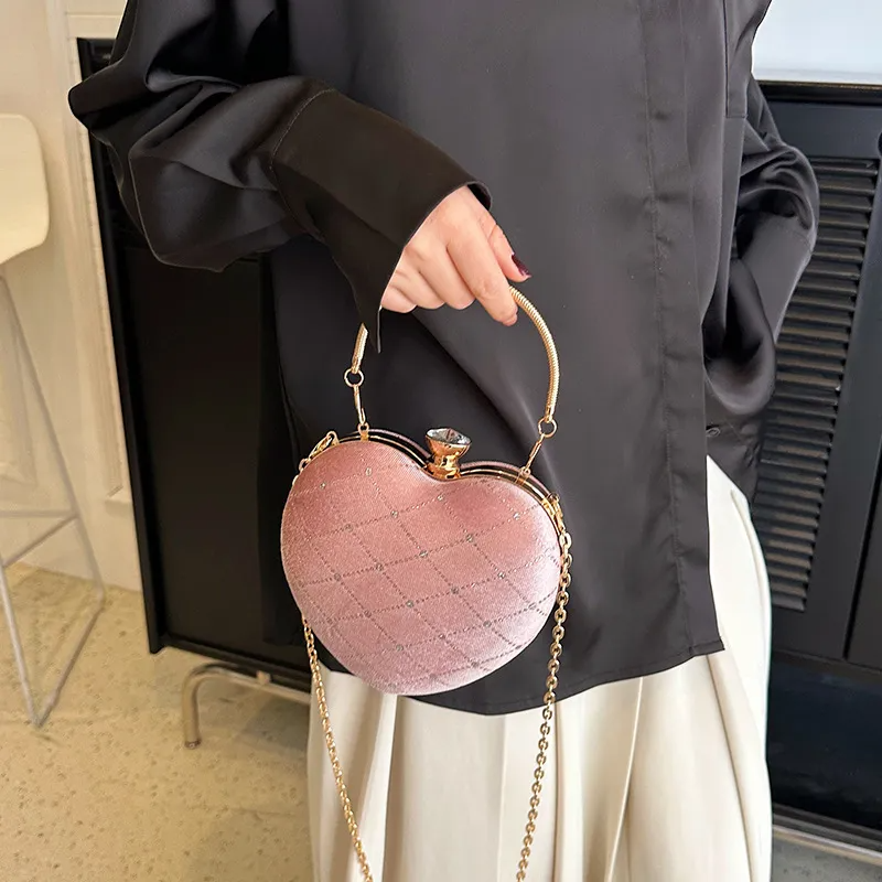 Women Fashionable Heart-Shaped Rhomboid Chain Crossbody Bag