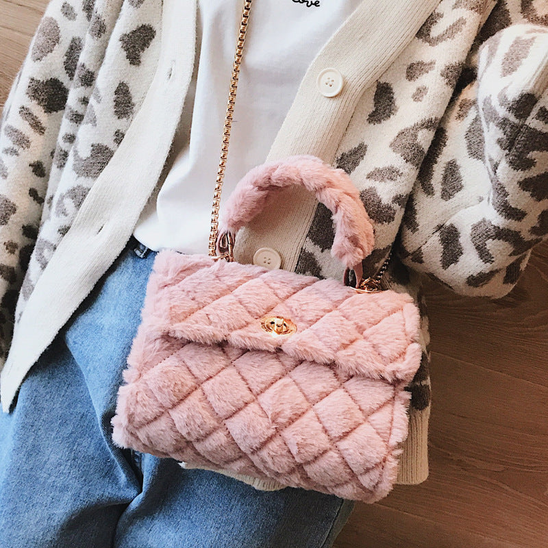 Manui new hairy small bag female 2021 new wave Korean version of the wild Messenger bag Lingge chain bag fashion hand