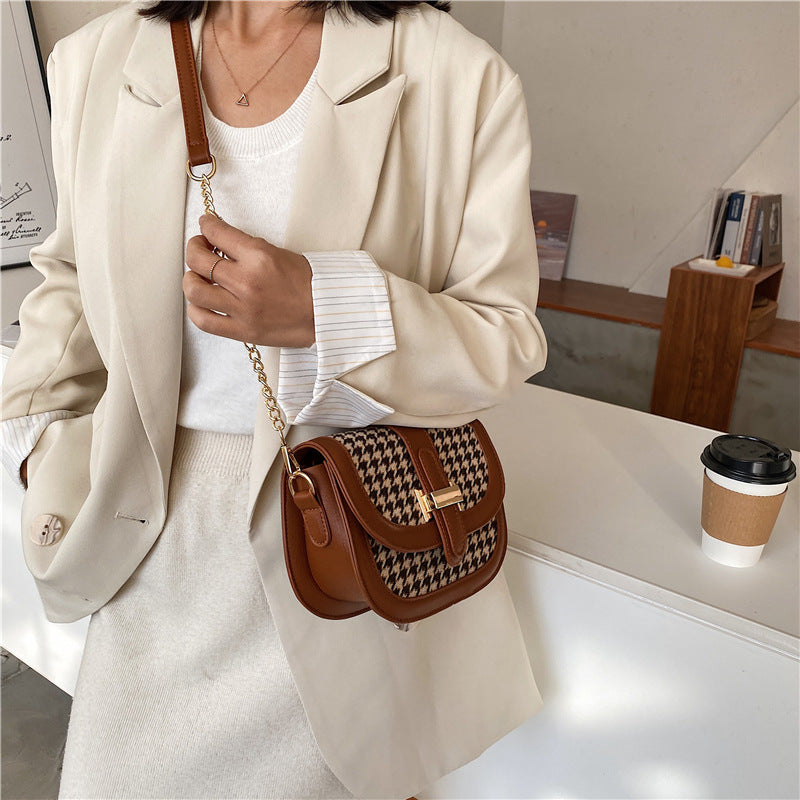 Fashion Chain Crossbody Bag All-Match Ins Woolen Saddle Bag