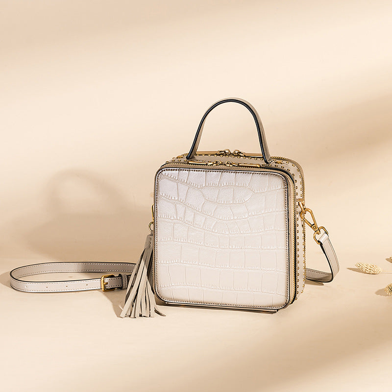 Trendy women's handbag