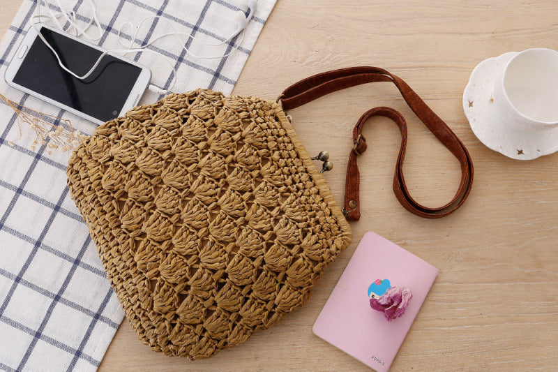 Fashion retro brass buckle shoulder woven bag shell crochet Messenger bag grass beach bag leisure package