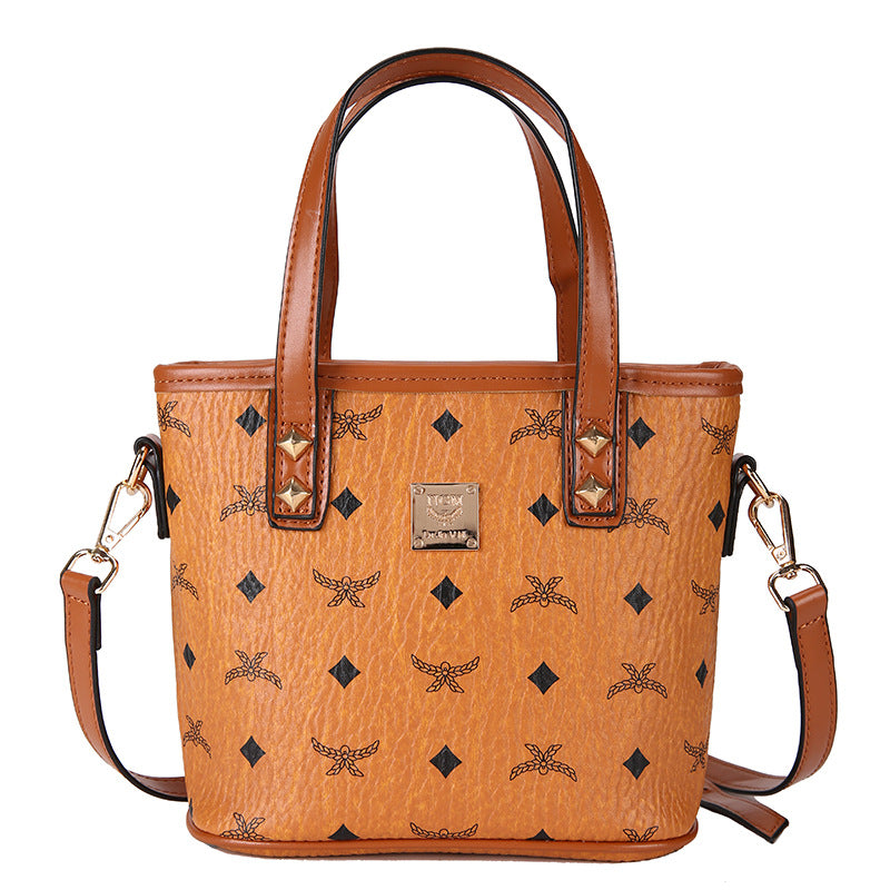 Fashion one-shoulder crossbody pouch