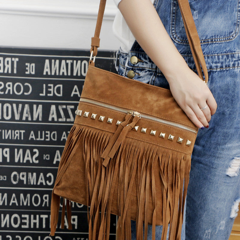 Xi Shi Velvet Rivet Tassel Bag