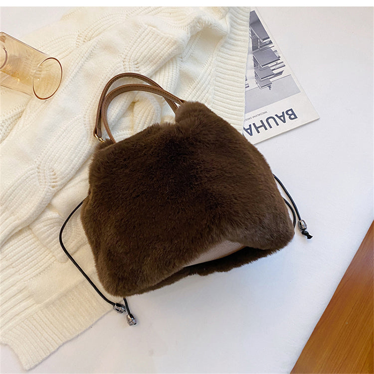 Design Messenger Bag Portable Plush Bucket Bag