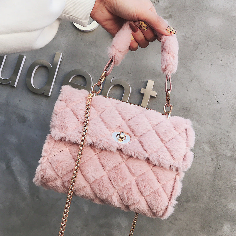 Manui new hairy small bag female 2021 new wave Korean version of the wild Messenger bag Lingge chain bag fashion hand