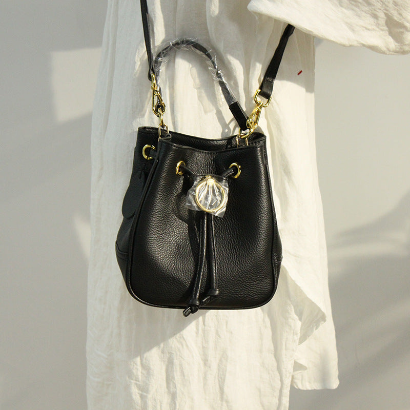 Simple drawstring shoulder bag