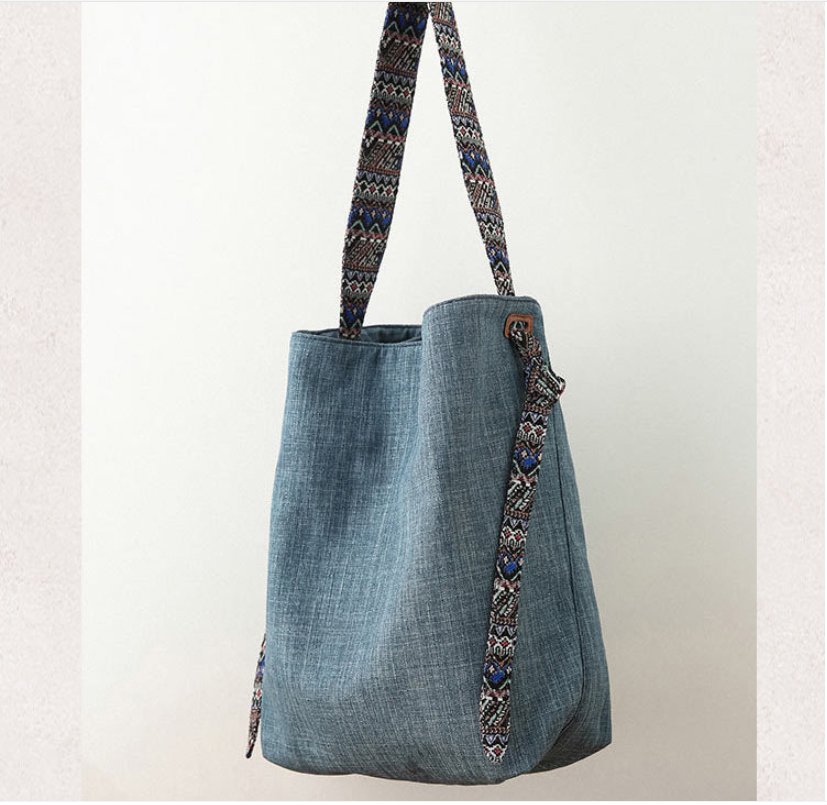 Canvas shoulder bag