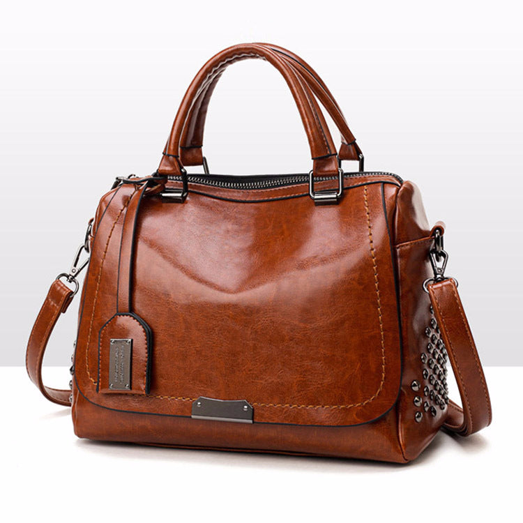 Fashionable And Versatile Soft Leather Messenger Bag