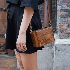 Niche Retro Literary Wooden Double Buckle Women's Messenger Bag