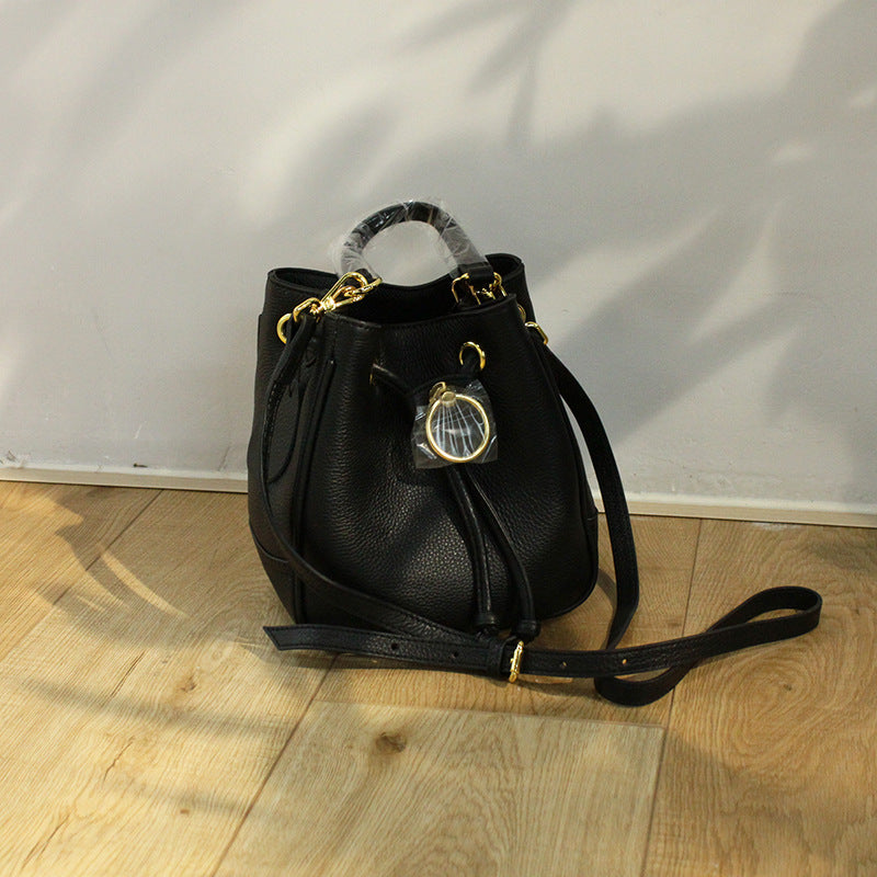 Simple drawstring shoulder bag