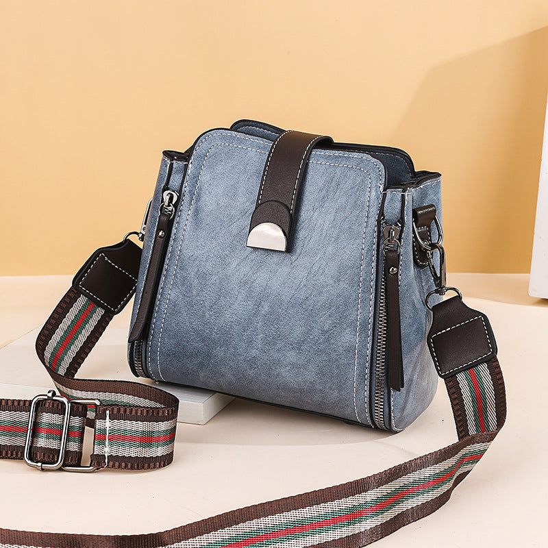 Retro Foreign Style One Shoulder Retro Lady Large Capacity Messenger Bag