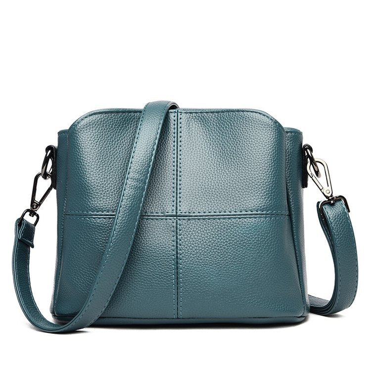Large Capacity Simple And Stylish Commuter Bag