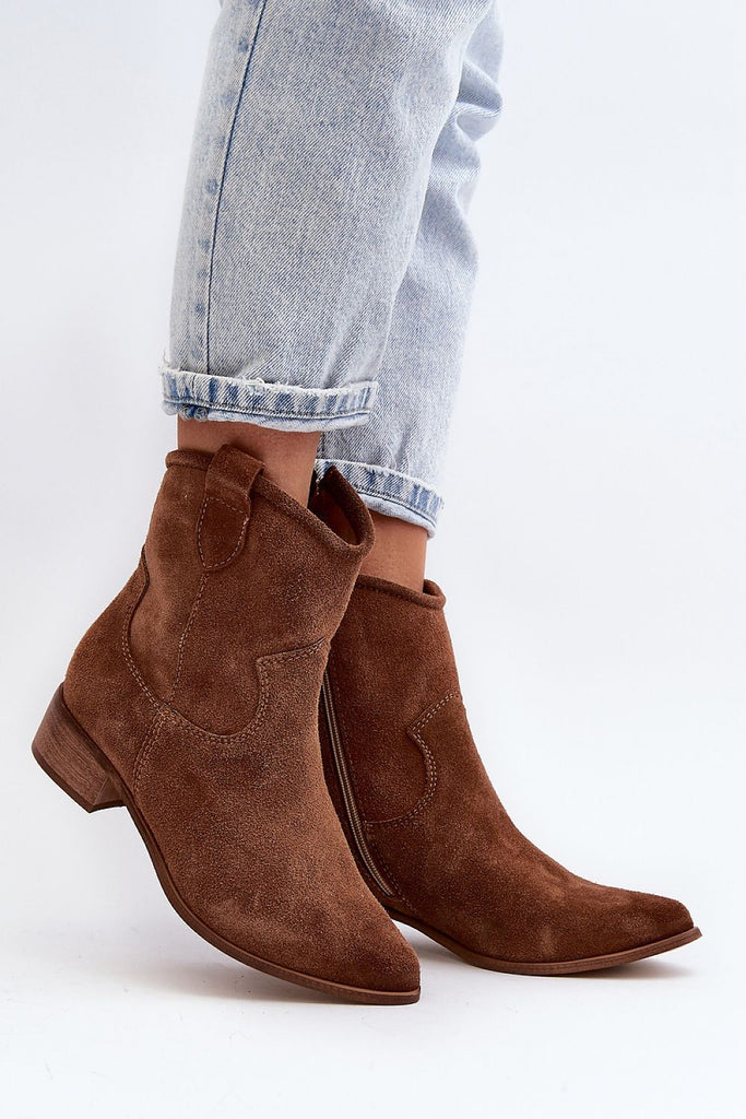 Heel boots Step in style