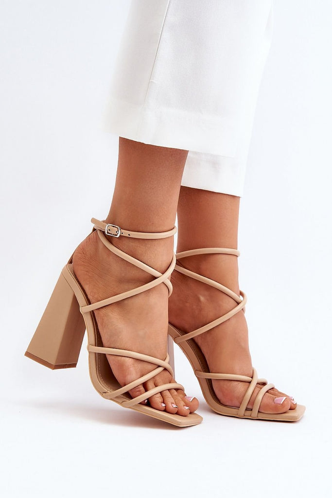 Heel sandals Step in style