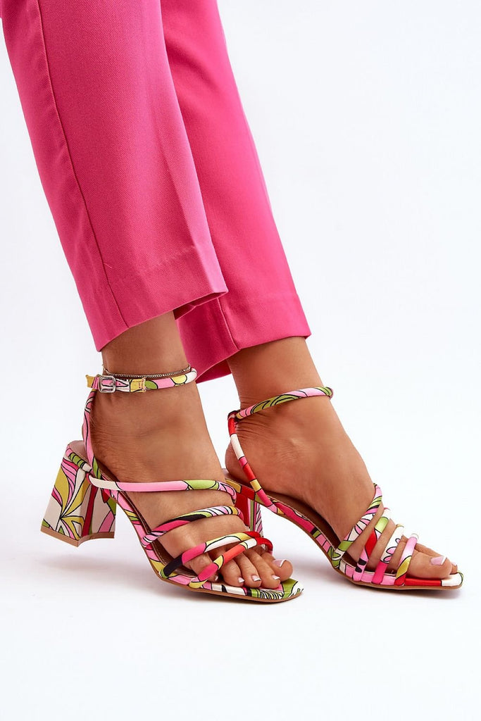 Heel sandals Step in style
