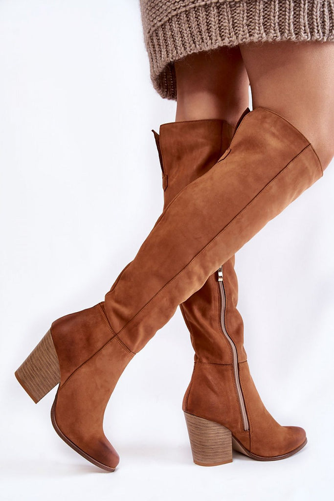 Musketeer boots Step in style