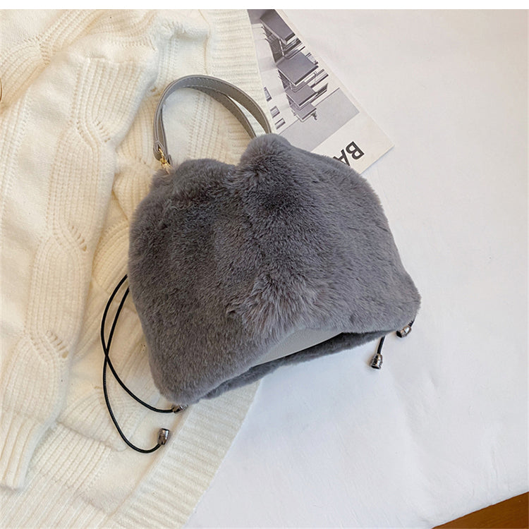 Design Messenger Bag Portable Plush Bucket Bag