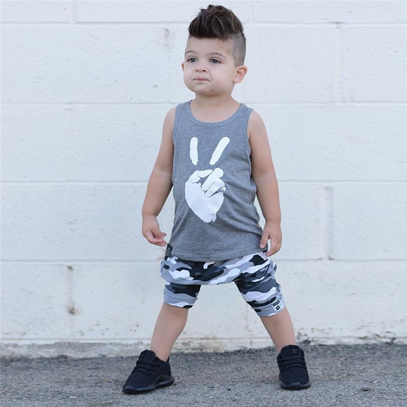 Boys Fashion Gesture Pattern Sleeveless Vest And Camouflage Shorts Set