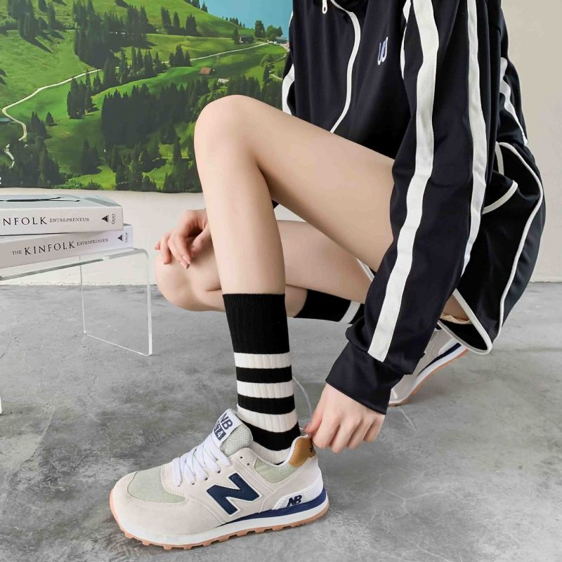 Unisex Fashion Black White Stripe Double Needle Mid Tube Cotton Socks 10 Pairs/Pack