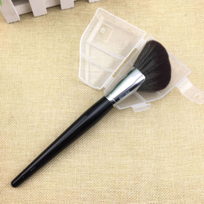 Sickle Shape Trimming Silhouette Large Size Multifunctional Shadow Brush ( 2 sets )