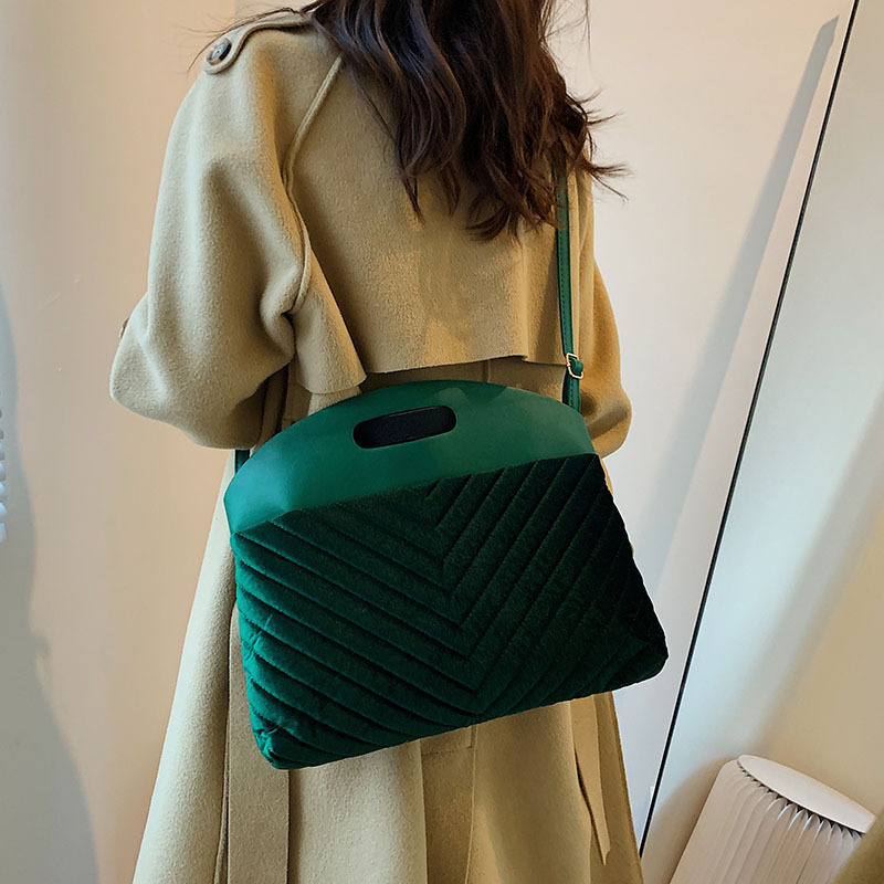 Women Fashion Personality Contrasting Color Gold Velvet Handbag