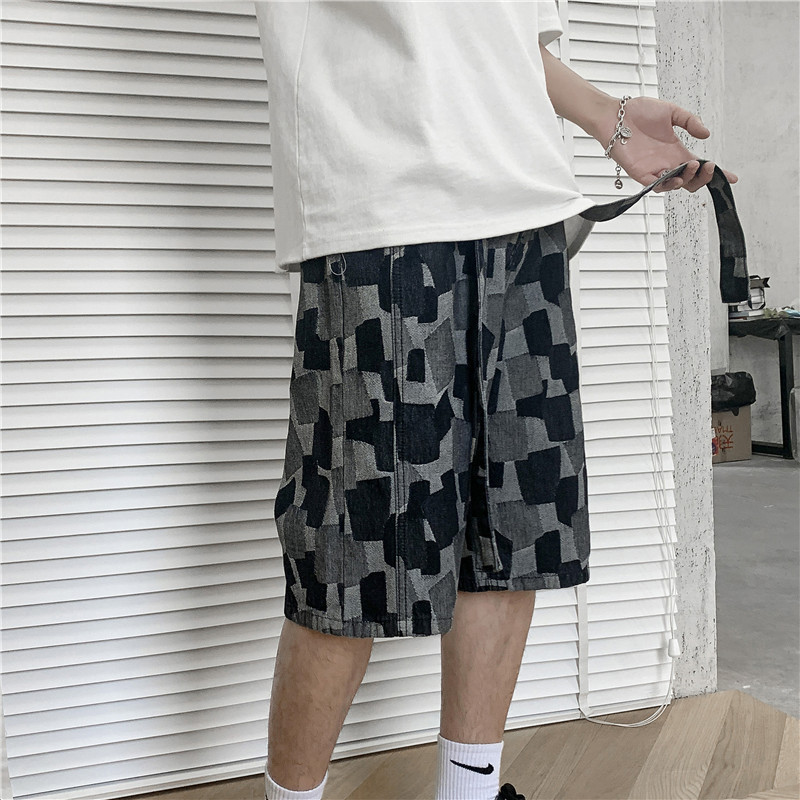 Men Casual Pattern Drawstring Waist Loose Shorts