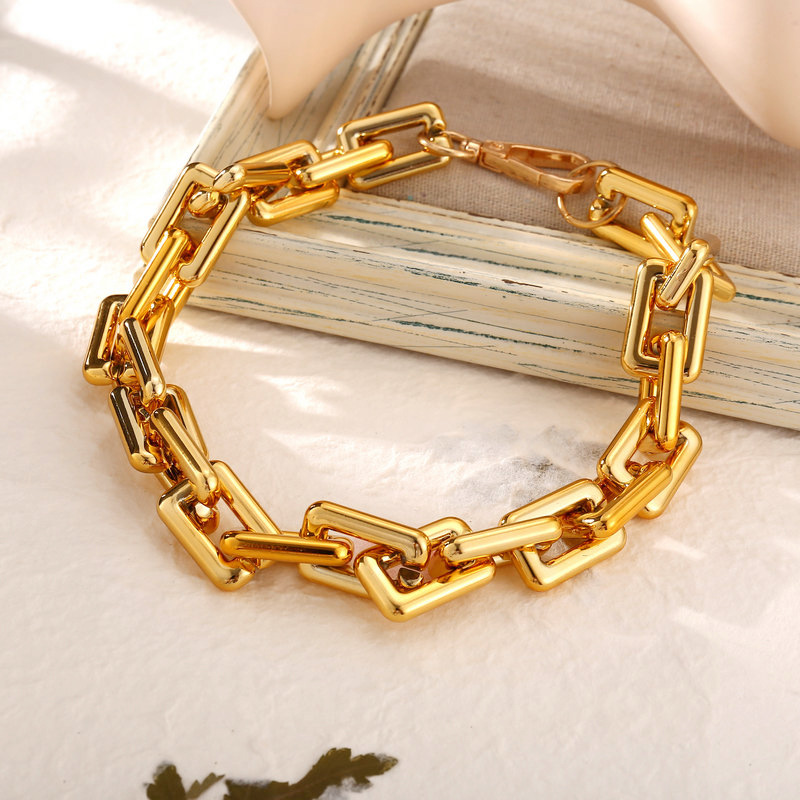 Exaggerated Thick Metal Chain Design Choker Necklace