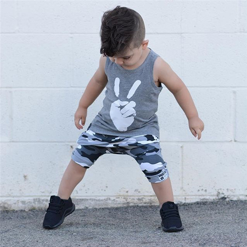 Boys Fashion Gesture Pattern Sleeveless Vest And Camouflage Shorts Set