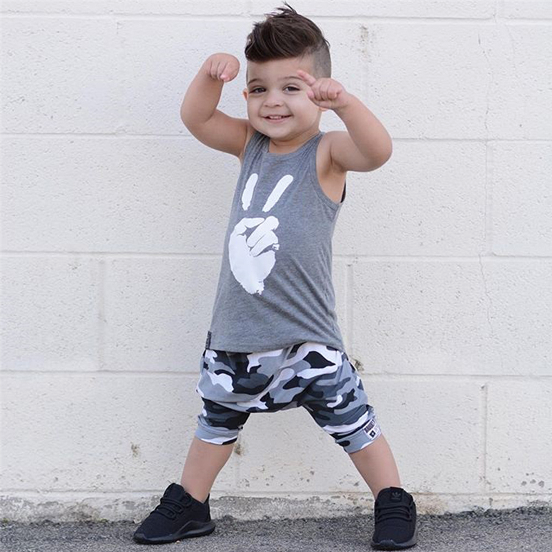 Boys Fashion Gesture Pattern Sleeveless Vest And Camouflage Shorts Set