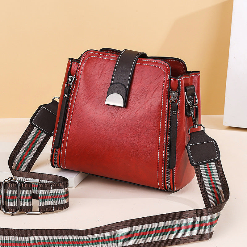 Retro Foreign Style One Shoulder Retro Lady Large Capacity Messenger Bag