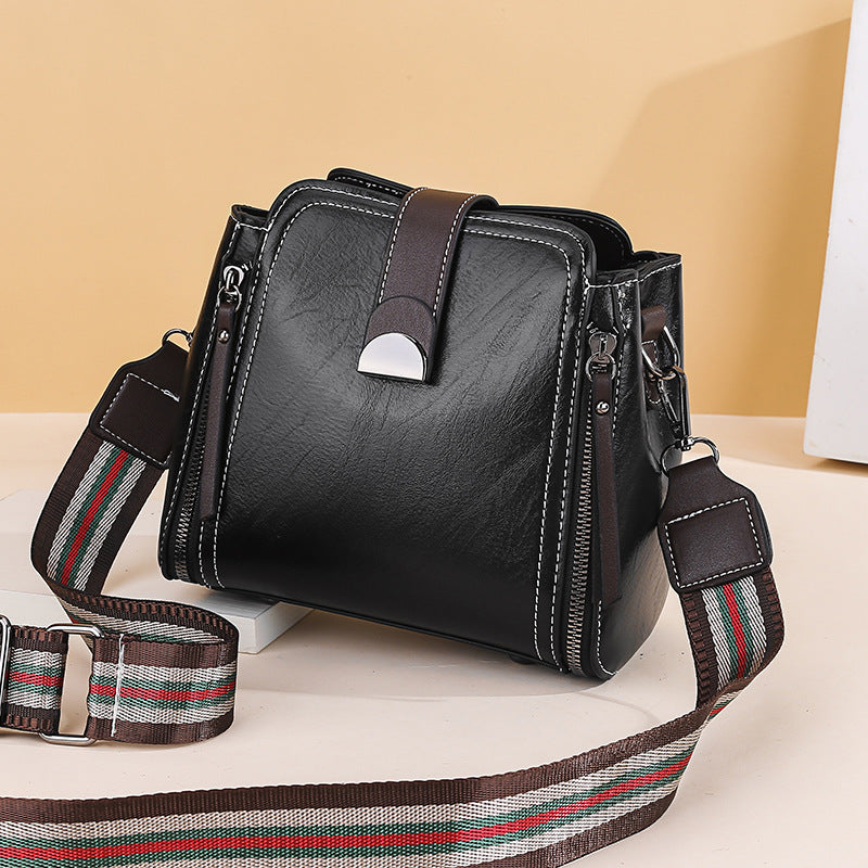 Retro Foreign Style One Shoulder Retro Lady Large Capacity Messenger Bag